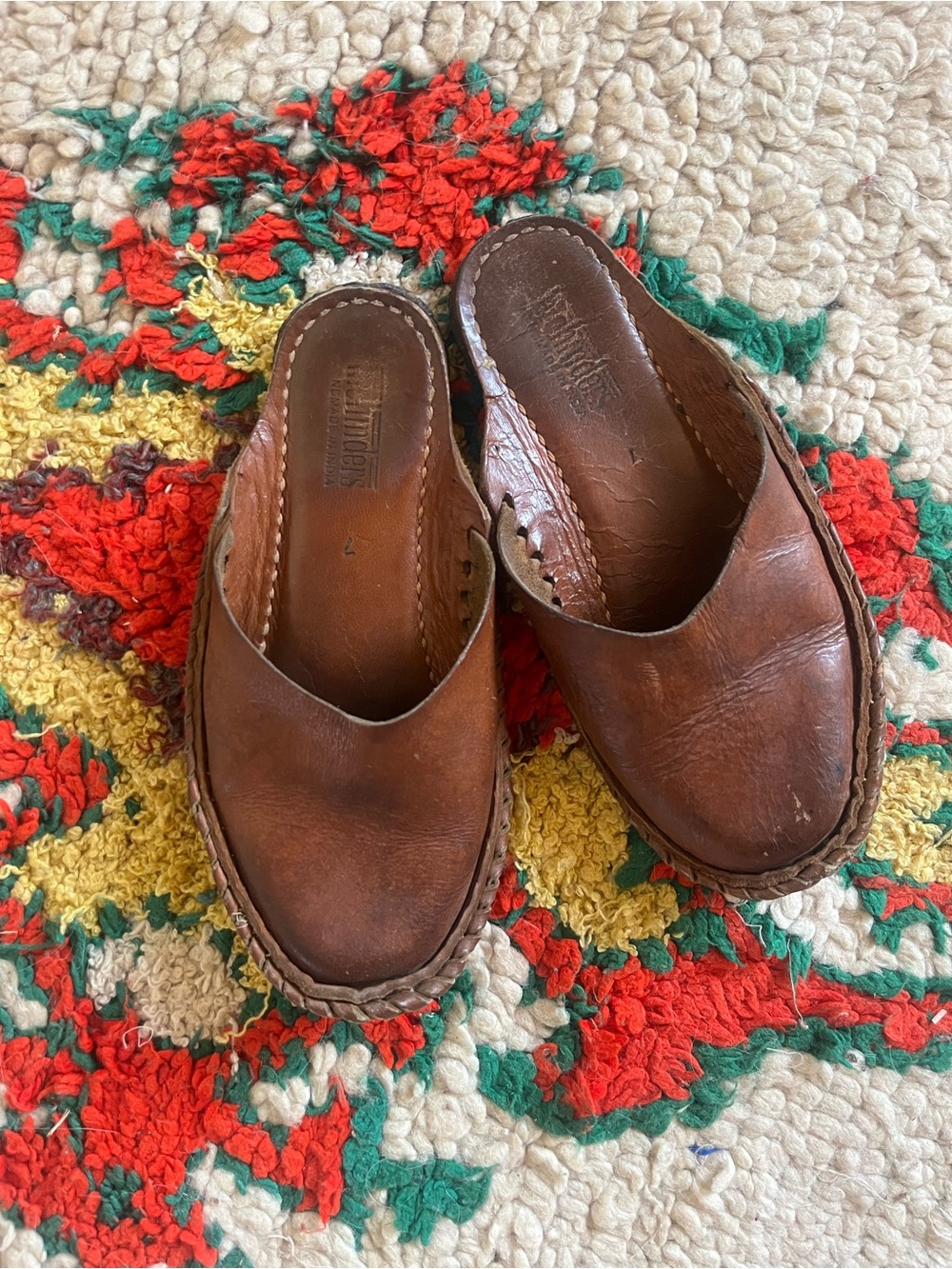 MOHINDERS WOMEN'S HERITAGE SOLID SLIDES IN HONEY